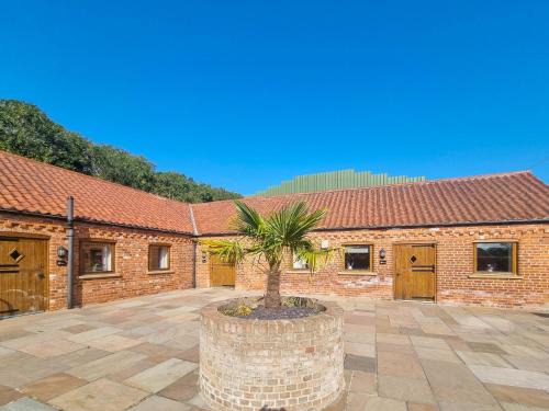 Fitling House | Westfield Courtyard - Uk50704
