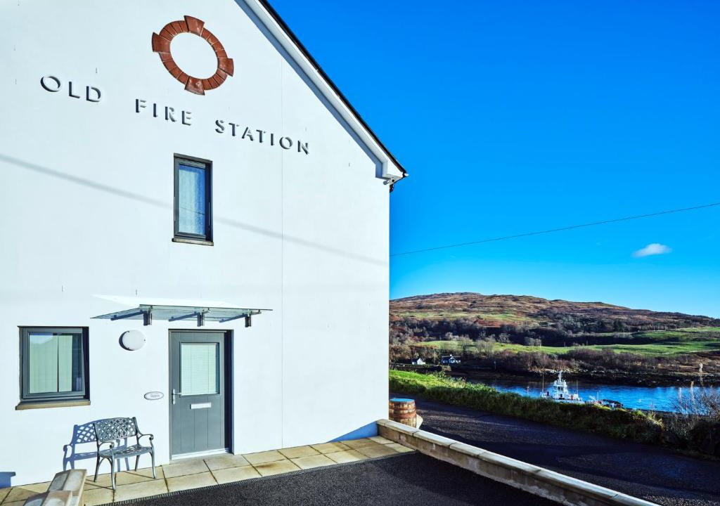 Lochaline Apartment | White Watch