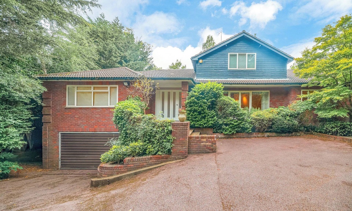 Borehamwood House | Willow Lodge 5,800 SQFT Quiet Luxury Living - Pass the Keys
