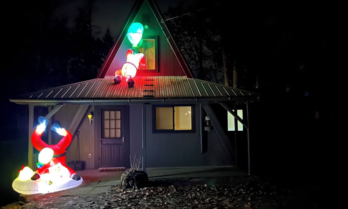 Selwyn House | Winter Holidays at the Lake in an Year Around Home 🎄🎅🎊🕎