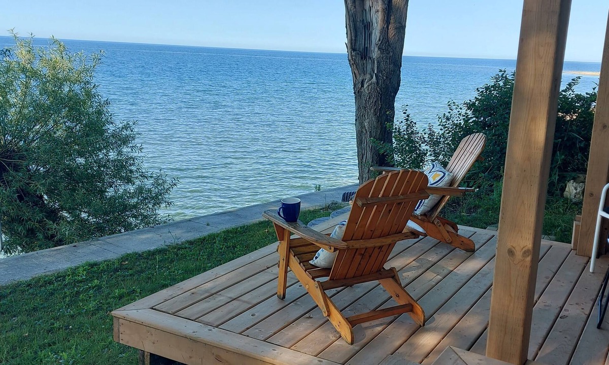 Hamilton Cottage | Winter retreat 3 beds, 1 1/2 bath, hot tub, heated floors wood stove.