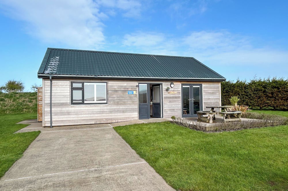 Peel Cottage | Wisteria Lodge - UK51605