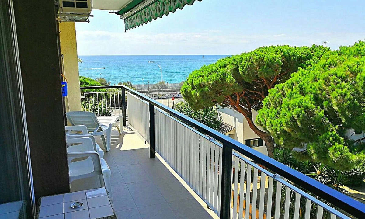 Sant Andreu de Llavaneres Apartment | Wohnung "Llavaneras2" mit Meerblick by Interhome