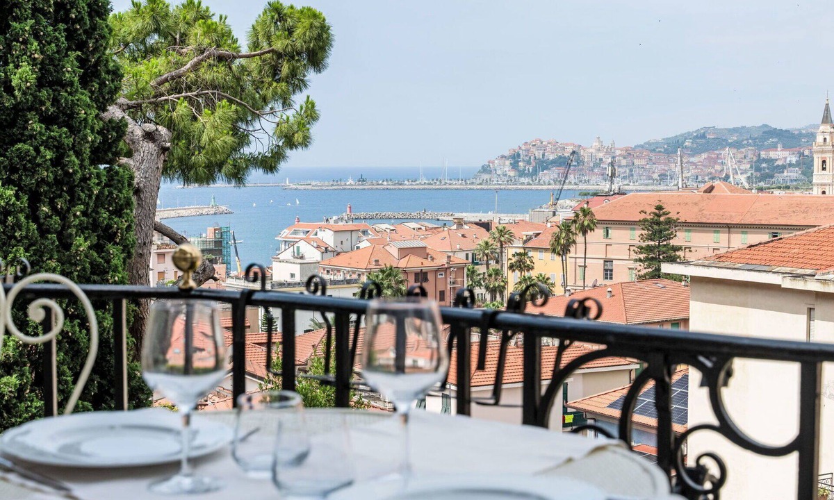 Oneglia Villa | Wonderful villa for 4 people with WIFI, A/C, TV and balcony