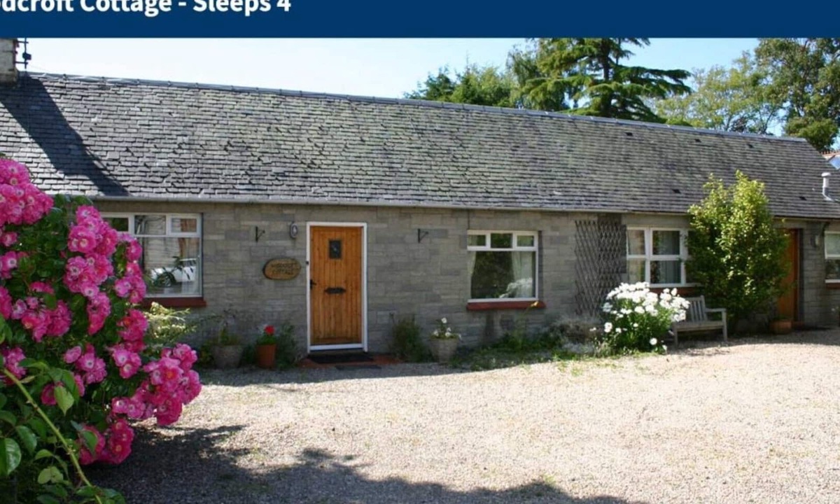Ayr Cottage | Woodcroft Holiday Cottage in Ayr is set within the lawned, west-facing garden