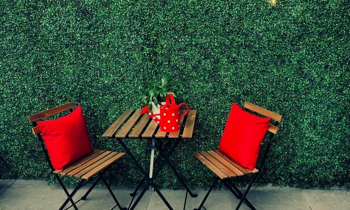 Bloor-Yorkville Hotel | Yorkville Executive Suite 1BD 1BTH TERRACE w private outdoor dining + couch