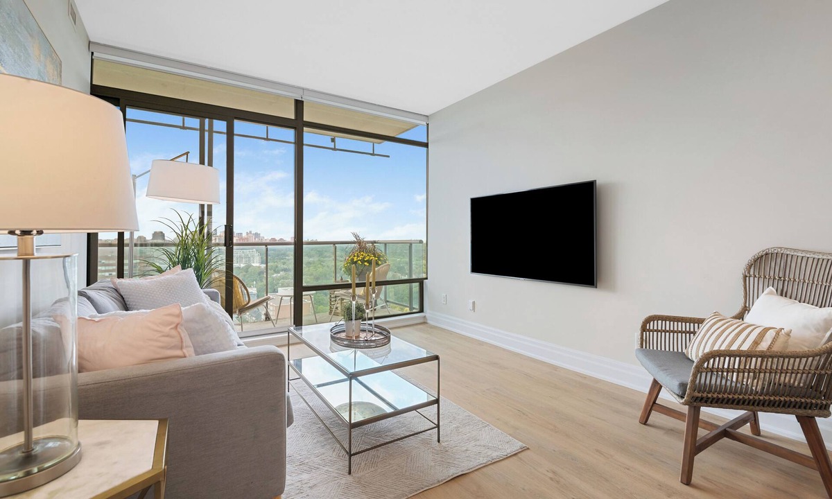 North Toronto Apartment | Yorkville Magic. Toronto's Finest Neighbourhood