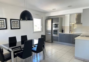 Drugstore B D - Two Bedroom Apartment, Sleeps 6
