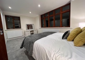 Large 4 bedrooms home in London