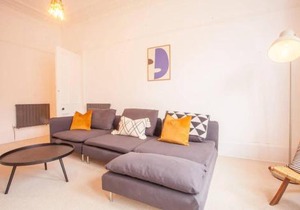 Stunning 2 bed property in heart of West End