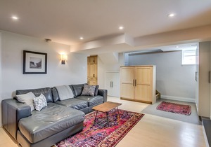 Stylish Riverdale 1-Bedroom Facing Withrow Park- $1875/mo, 5-month minimum