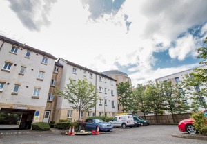 Stylish & Serene 2 Bedroom Apt - Free Parking!