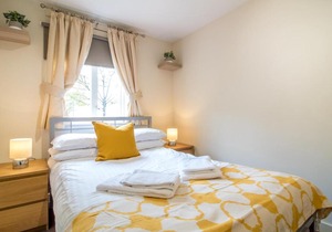 Stylish & Serene 2 Bedroom Apt - Free Parking!