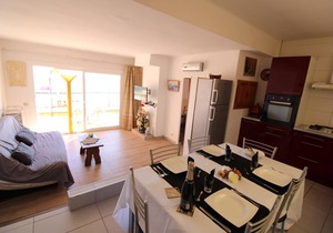Three bedroom apartment with sea views