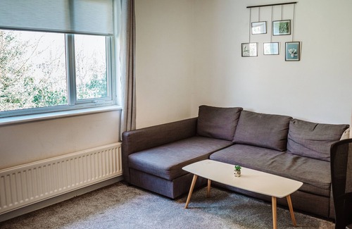 Weston by Wellend Apartment | 2 Bedroom Apartment near JLR, Coventry Airport and more