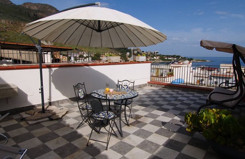 Sferracavallo Apartment | The annexe with terrace overlooking the gulf of Sferracavallo