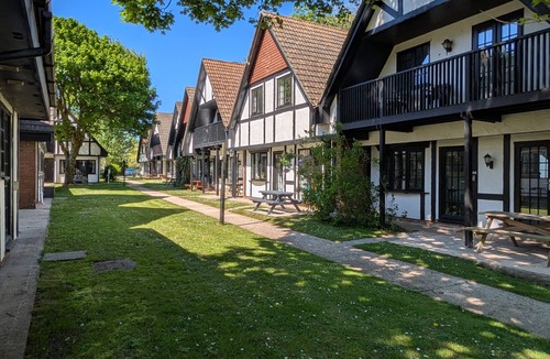 St Erth Praze Cottage | 01 Tudor Court, Tolroy Manor