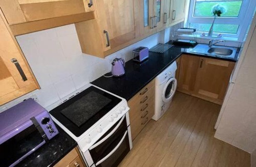 Greenock Apartment | 1 bed apartment in secure and convenient location