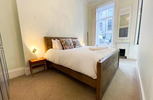 North West Apartment | 1 Bed Character Filled Glasgow Apartment