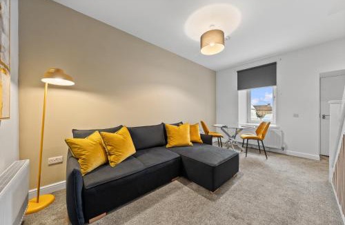 Airdrie Apartment | 1-Bed Duplex with Sofa Bed in Airdrie Lanarkshire - Long Stays - Free Parking