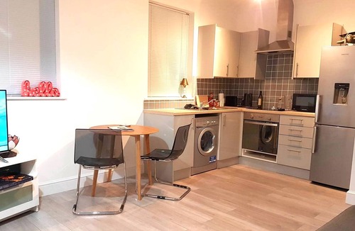 Custom House Apartment | 1 bed flat near Excel Centre / City Airport / O2 / Docklands - Sleeps 4