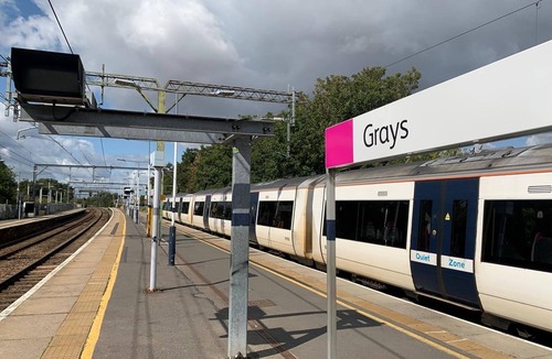 Grays Apartment | 1 Bed Flat - Sleeps 4 - Pets - Parking - Wifi