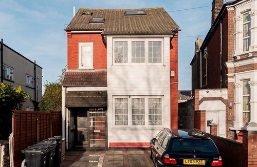 Wanstead Apartment | 1 Bed Flat Wanstead E11 2PF | Save 10% LongStay | Contractors | Wi-Fi | Sleeps4 | Parking