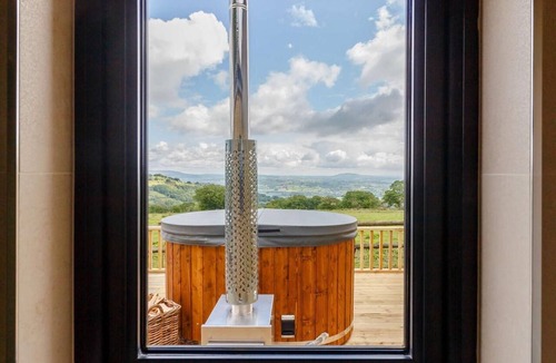 Llanvair Kilgeddin Ski Chalet | 1 Bed in Abergavenny (oc-88015)
