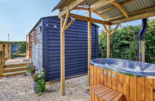 Newton Cottage | 1 Bed in Broxburn (oc-95472)