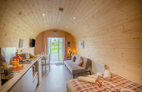 Brynsiencyn RV Rental | 1 Bed in Brynsiencyn (oc-c42703)