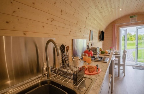 Brynsiencyn RV Rental | 1 Bed in Brynsiencyn (oc-c42703)