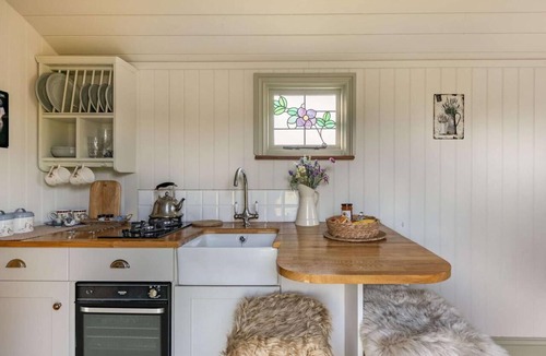 Messing Cottage | 1 Bed in Colchester (oc-87423)