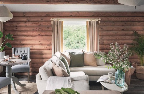 Cretingham Ski Chalet | 1 Bed in Cretingham (oc-a42622)