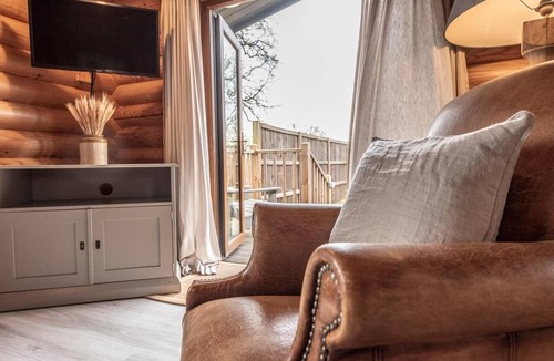 Cretingham Ski Chalet | 1 Bed in Cretingham (oc-w42621)
