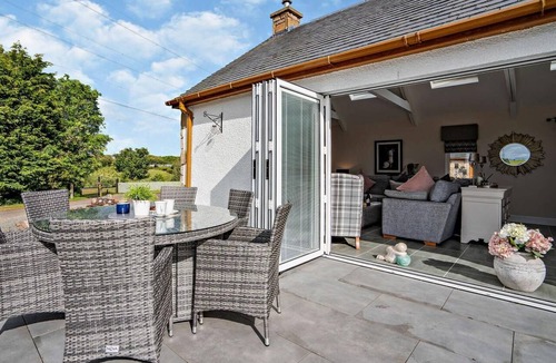 Eaglesham Cottage | 1 Bed in Glasgow (oc-83392)