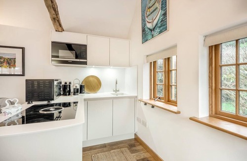 Abbess Roding Cottage | 1 Bed in Headcorn (oc-t34759)