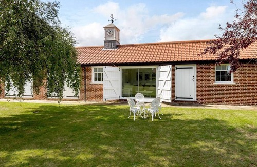 Lawford Cottage | 1 Bed in Manningtree (oc-78389)