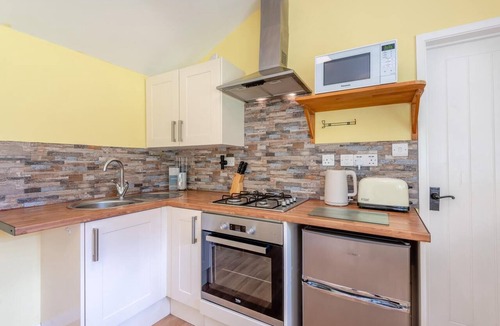 Etchinghill Cottage | 1 Bed in Stowting (oc-s34804)