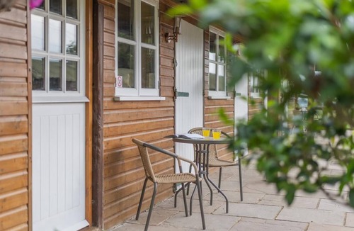 Etchinghill Cottage | 1 Bed in Stowting (oc-s34804)
