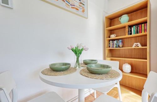 Chelmsford Apartment | 1 bed, office space, private parking, contractors