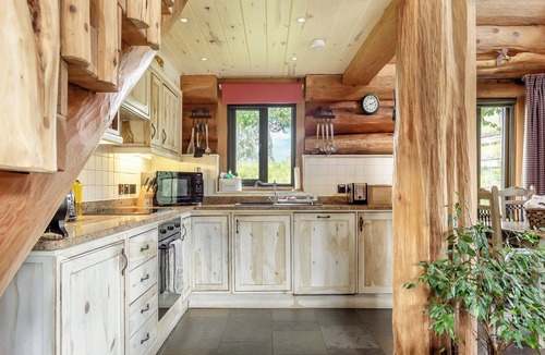 Glen Urquhart Apartment | 1 bedroom accommodation in Beauly, near Drumnadrochit