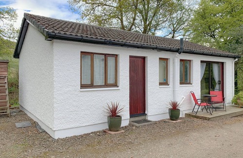 Alexandria Cottage | 1 bedroom accommodation in Arden, near Helensburgh