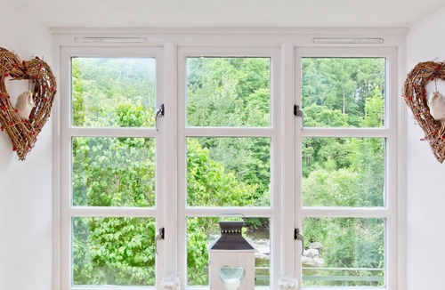 Cramond Bridge Cottage | 1 bedroom accommodation in Edinburgh