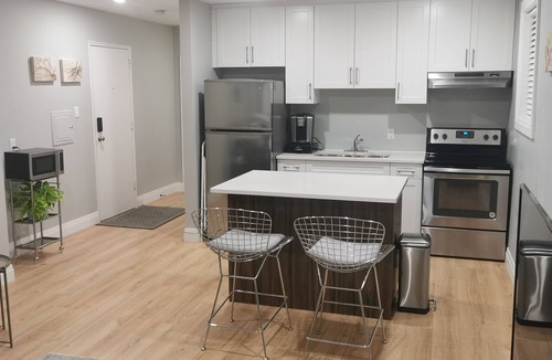 South London Apartment | 1-bedroom apartment in quaint Wortley Village, London