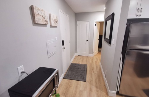 South London Apartment | 1-bedroom apartment in quaint Wortley Village, London