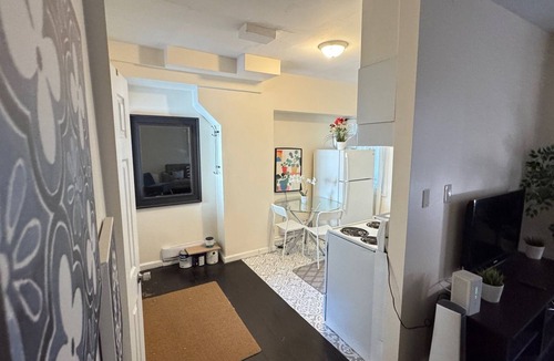 Leslieville Apartment | 1 bedroom LESLIEVILLE