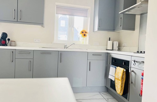 Newmarket Apartment | 1 BR Apart 14 min Walk to Tattersalls EV Charging