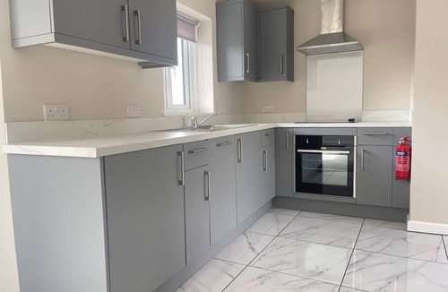 Newmarket Apartment | 1 BR Apart 14 min Walk to Tattersalls EV Charging