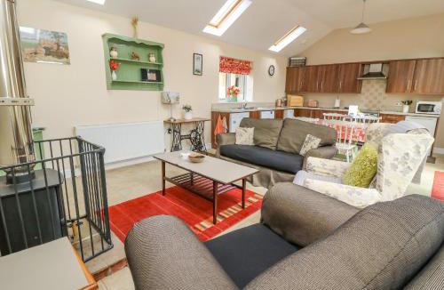 Ryther House | 1 Pines Farm Cottages