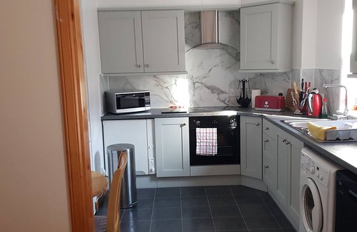 Thurso Apartment | 10 minutes from the local beach great surfing beach License Nr.HI-00282-F